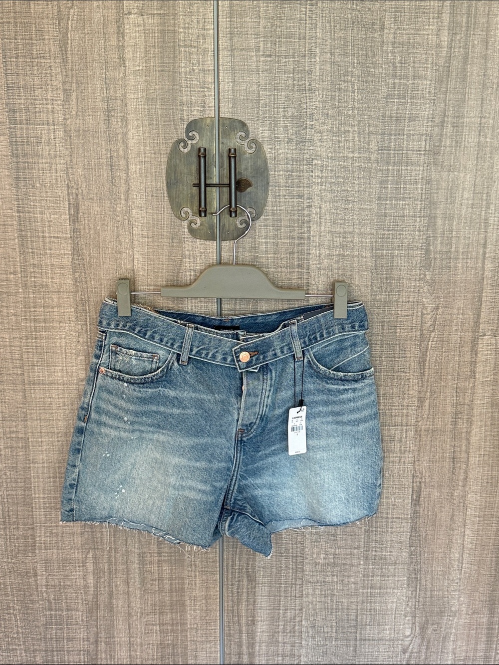 Express 4” Inseam‎ Mid Rise Denim Shorts - Picture 7 of 12